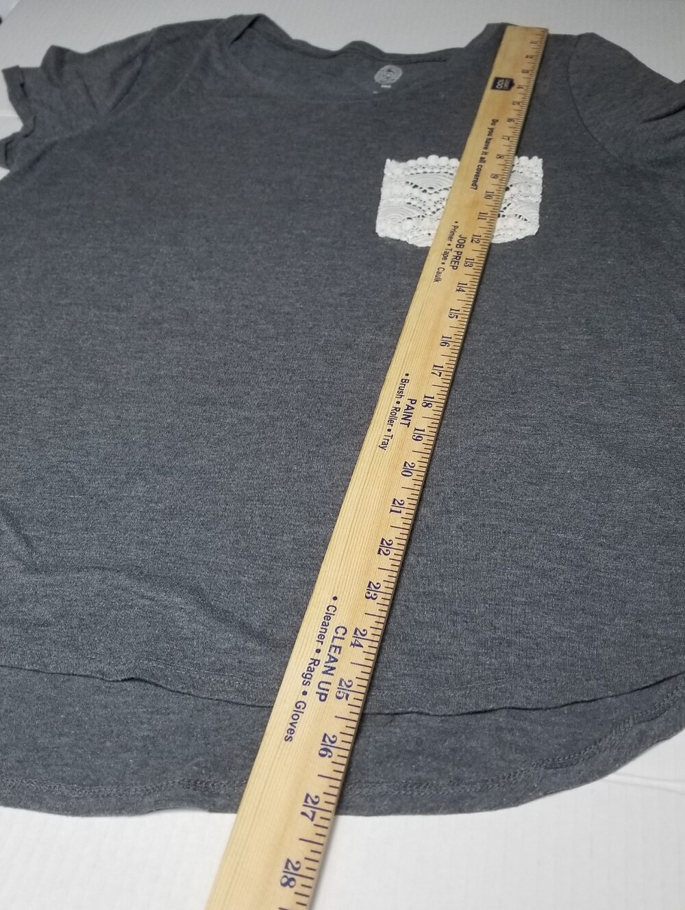 SO WOMEN'S GRAY TEE WITH WHITE LACE POCKET SIZE LARGE - Picture 4 of 12
